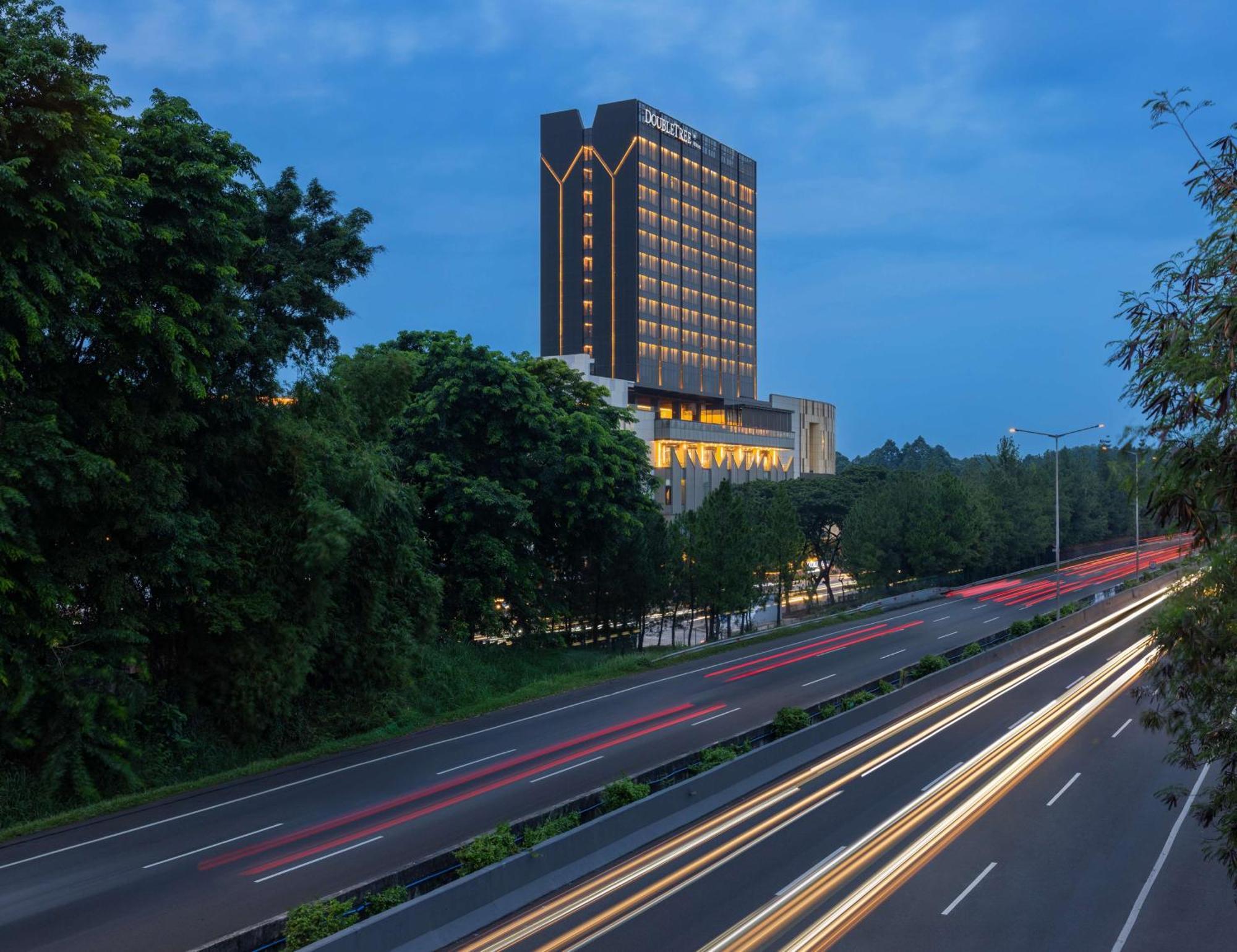 Doubletree By Hilton Jakarta Bintaro Jaya Serpong Exterior foto